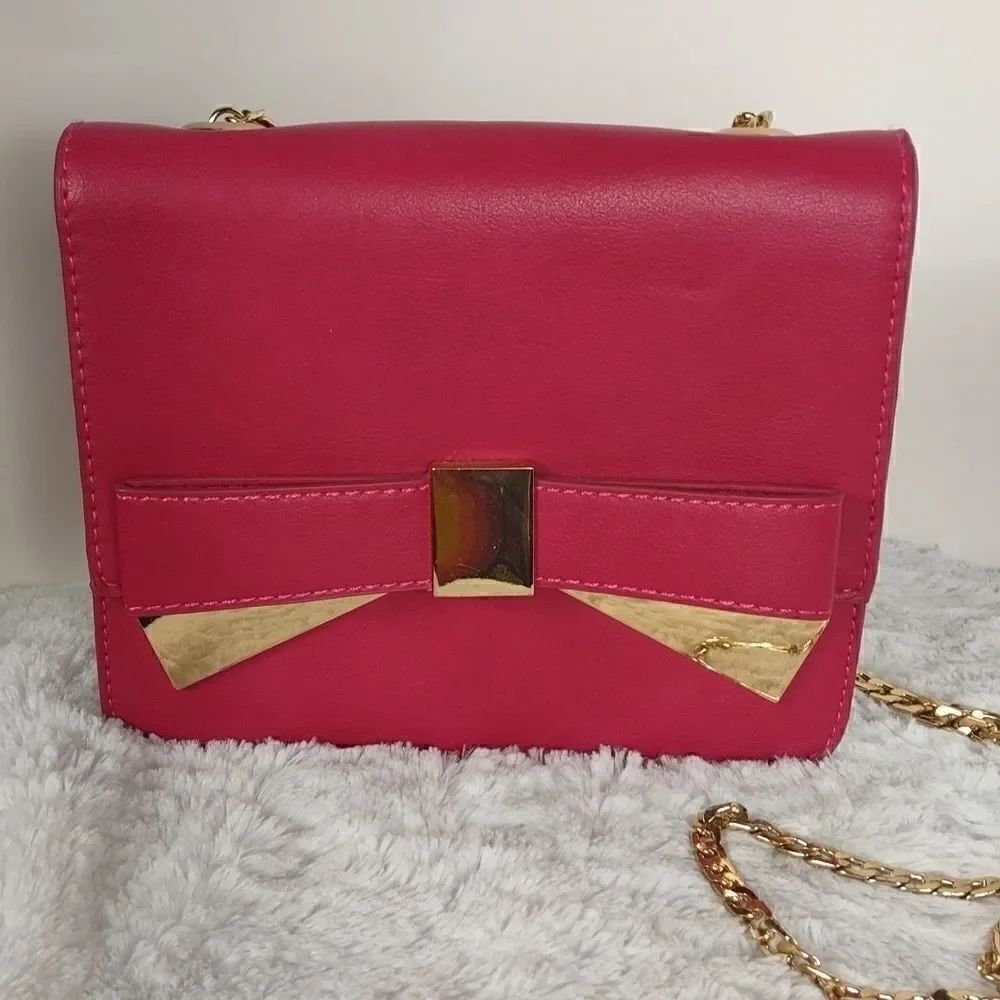 Chain Crossbody 👛 Purse - Picture 2 of 10